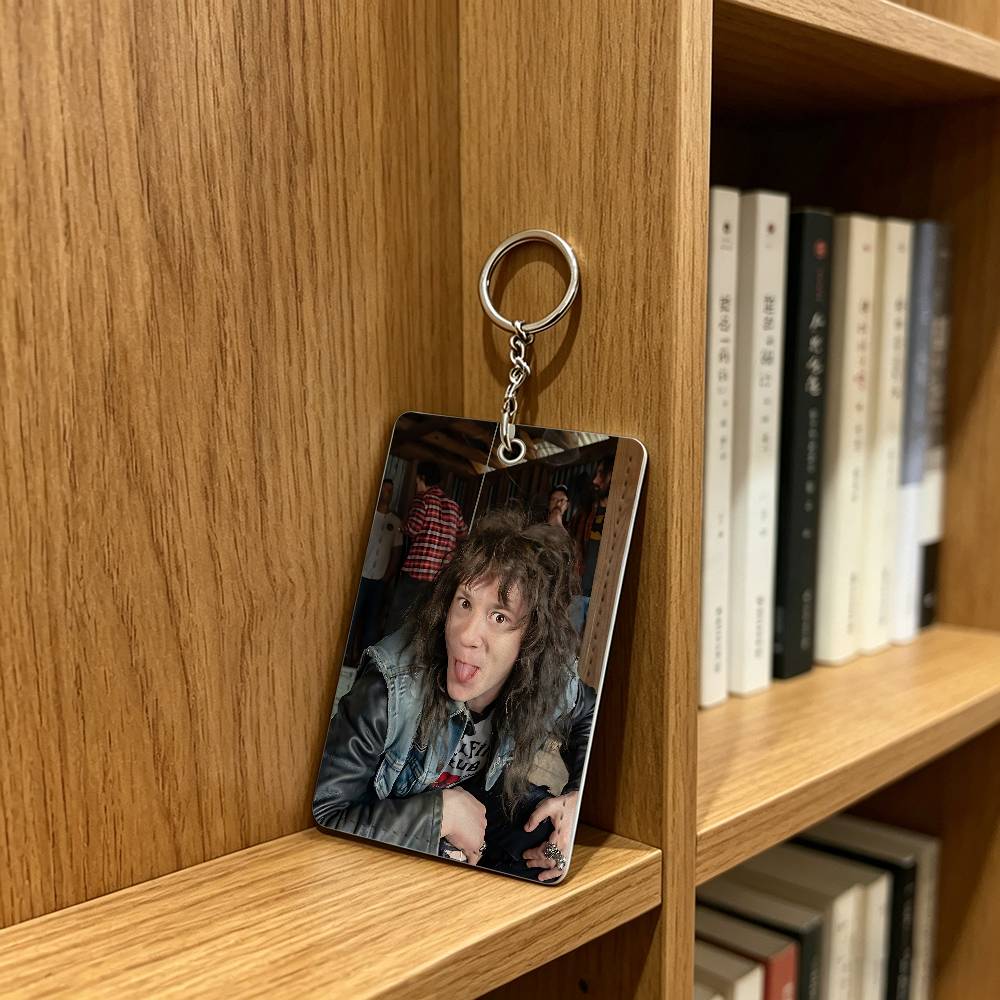 actor J-Joseph Quinn Cat Badge - Leatherwork Keychain recensie en prijs