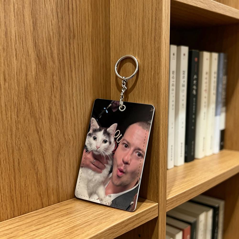 actor J-Joseph Quinn Cat Badge - Leatherwork Keychain recensie en prijs