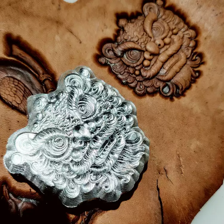 2 designs leather punch caving - Unique Leather Work recensie en prijs